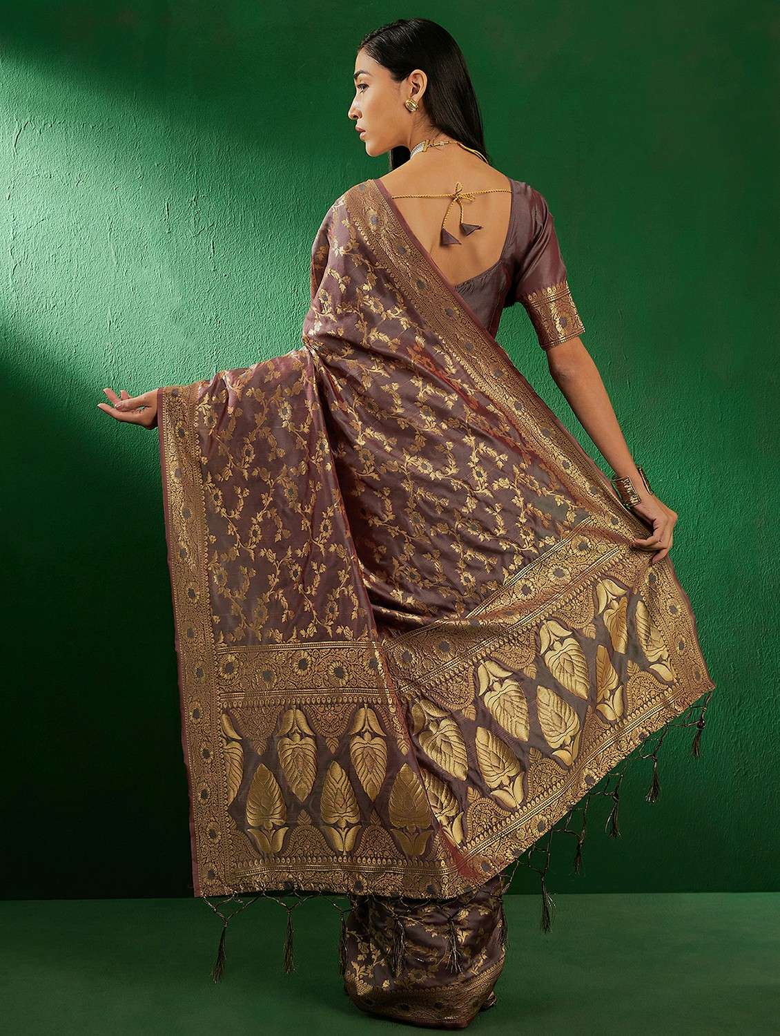 women self design banarasi saree with blouse - 22424649 -  Standard Image - 4