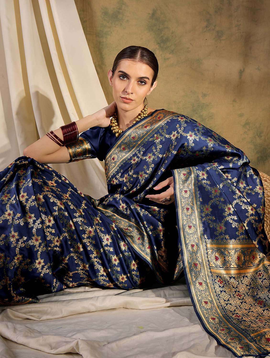 women self design banarasi saree with blouse - 22424672 -  Standard Image - 4