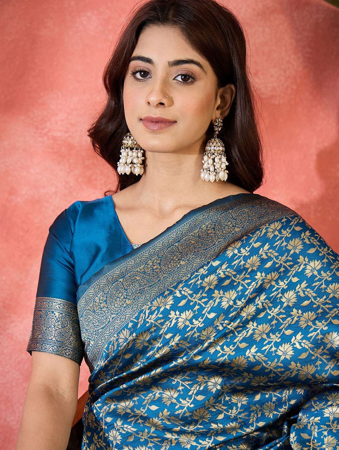 women self design banarasi saree with blouse - 22424677 -  Standard Image - 1