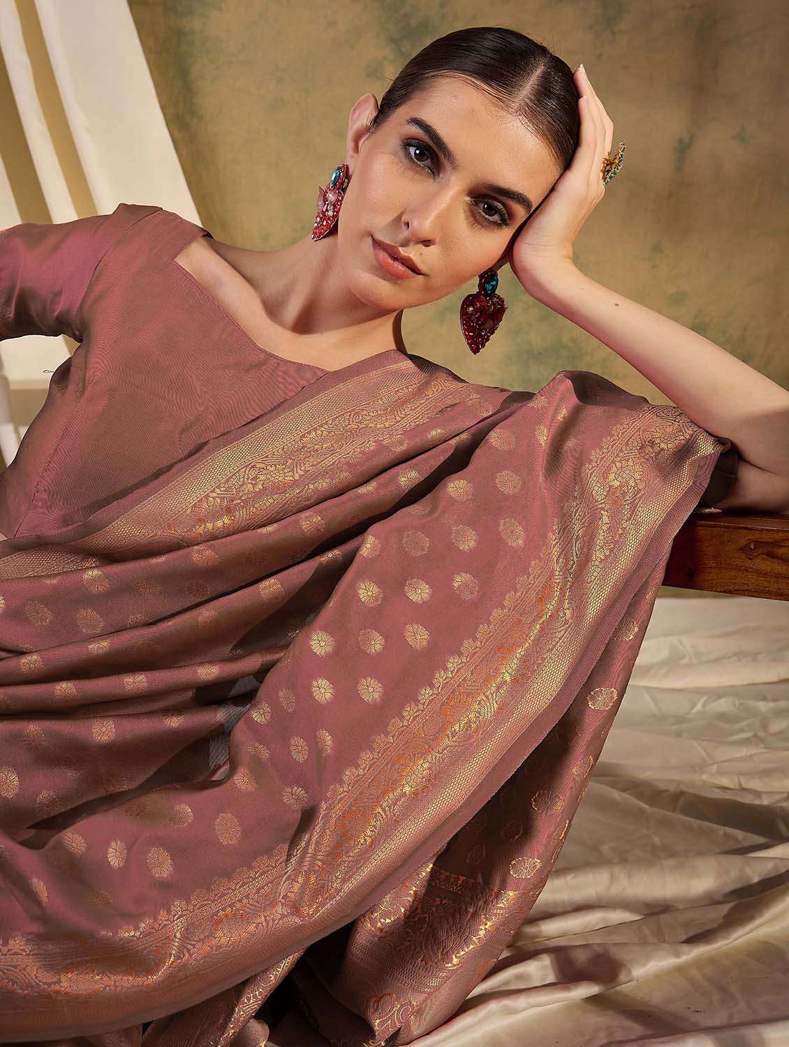 women self design banarasi saree with blouse - 22424688 -  Standard Image - 1