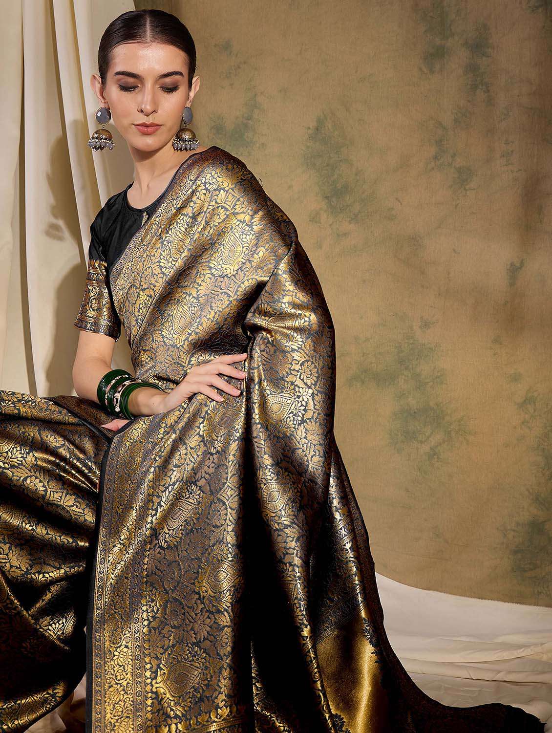 women self design banarasi saree with blouse - 22424691 -  Standard Image - 4