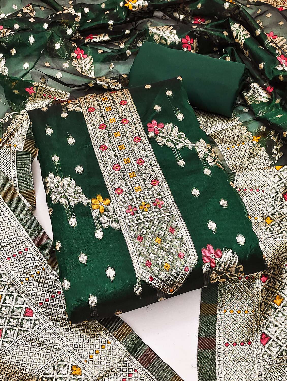 women self design unstitched suit set