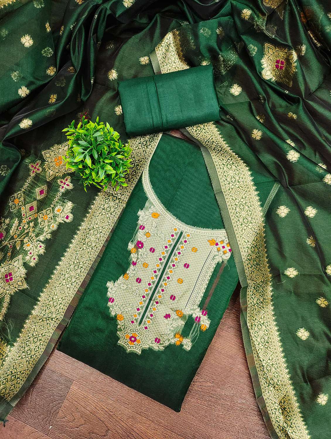women self design unstitched suit set