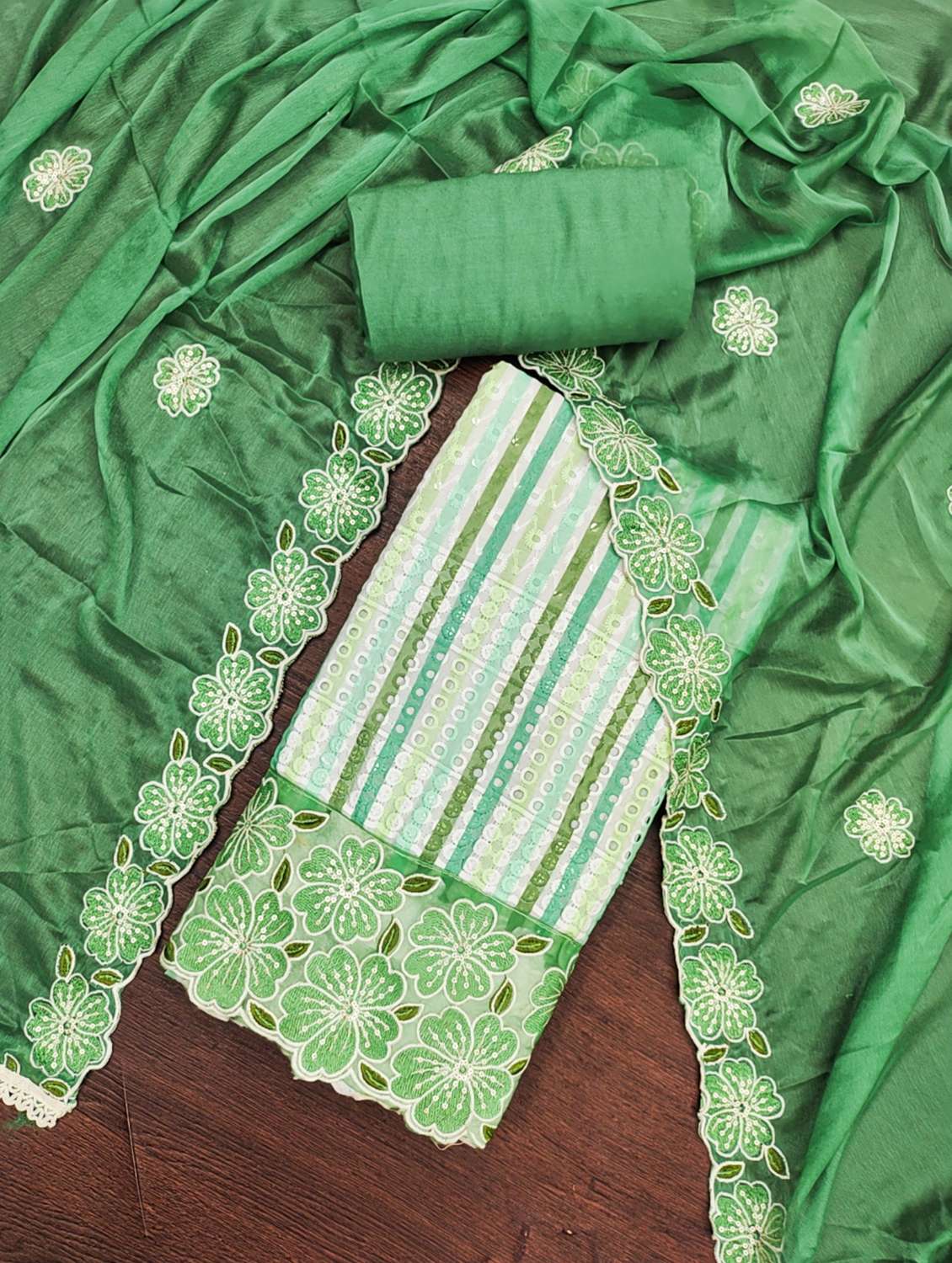 women striped unstitched suit set