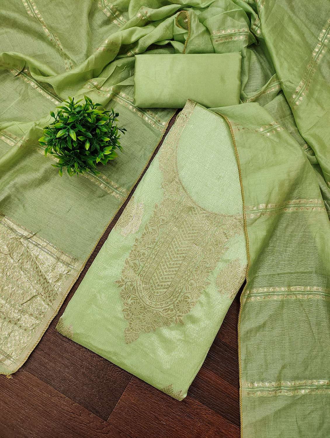 women self design unstitched suit set