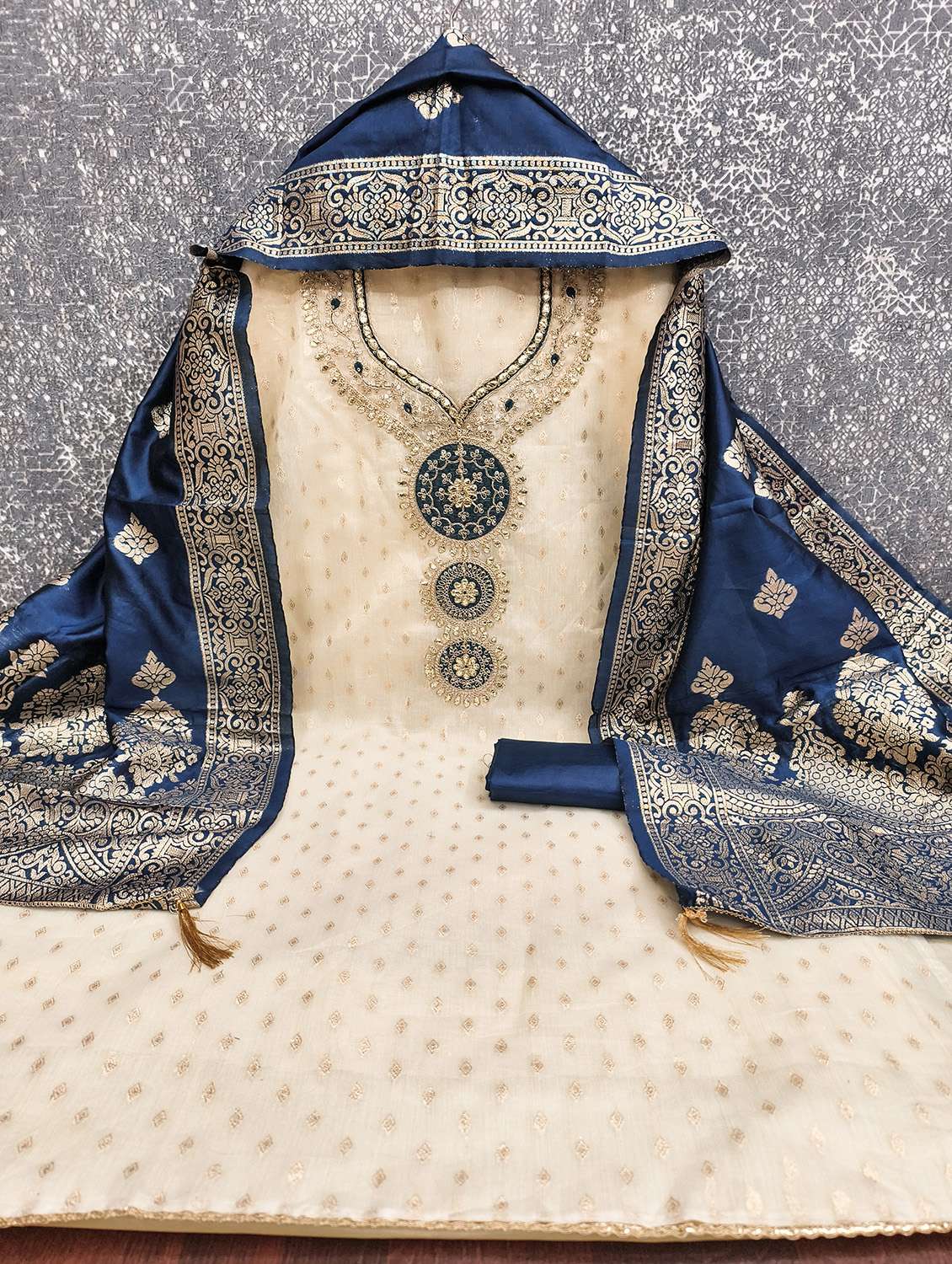 Women Self Design Unstitched Suit Set - 22431549 -  Standard Image - 1