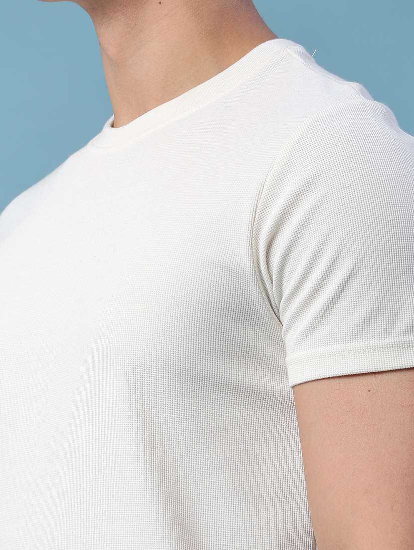 Men Solid Round Neck Slim Fit T-shirt - 22433315 -  Standard Image - 1
