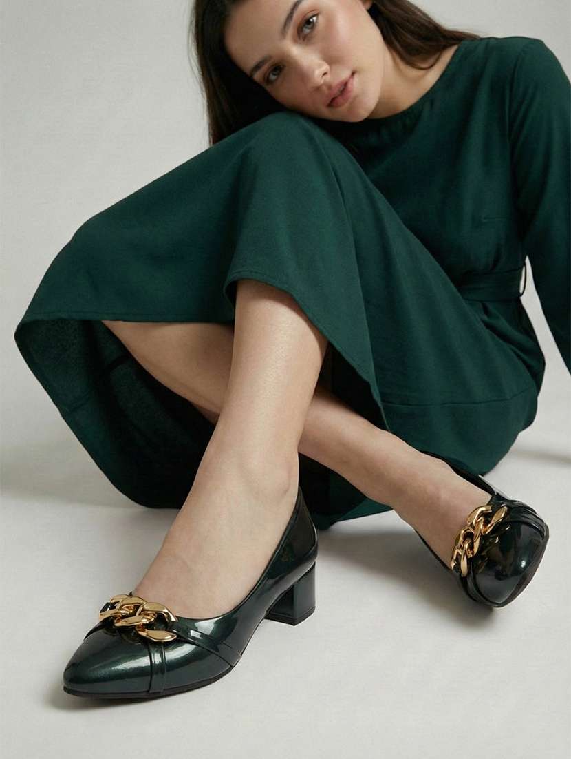 women green slip on pump - 22433938 -  Standard Image - 1
