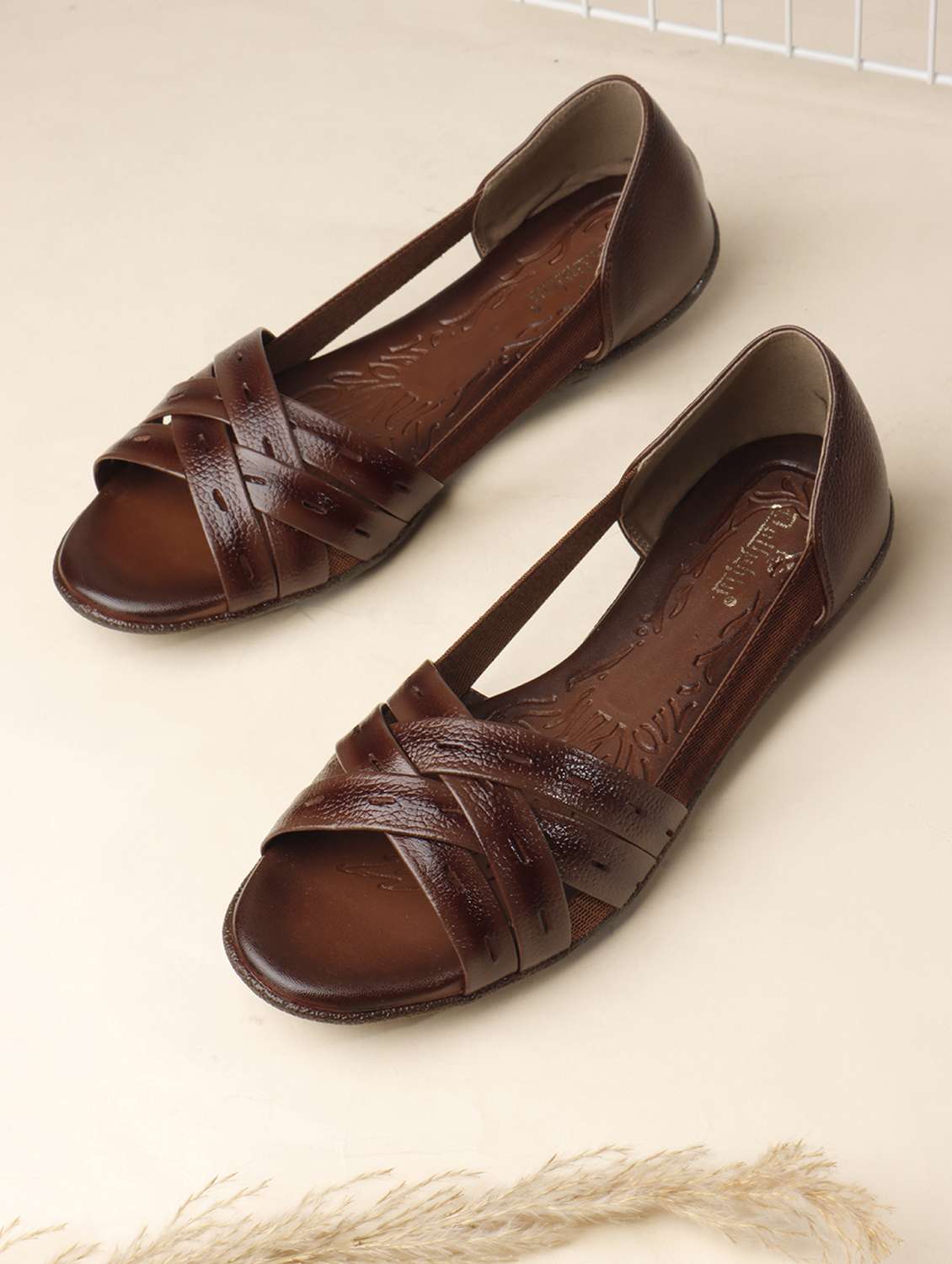 women nbrown slip on sandal