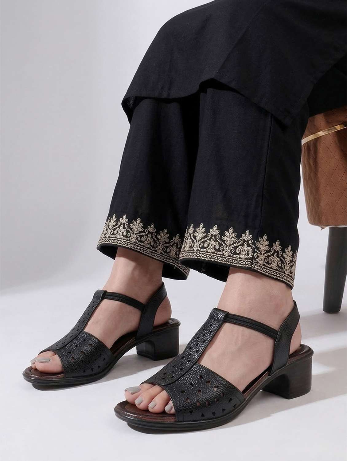 women solid back strap sandal - 22433971 -  Standard Image - 1