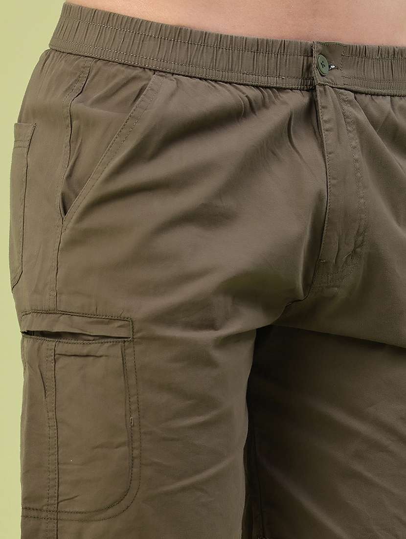 men solid mid rise regular fit cargo shorts - 22434354 -  Standard Image - 1