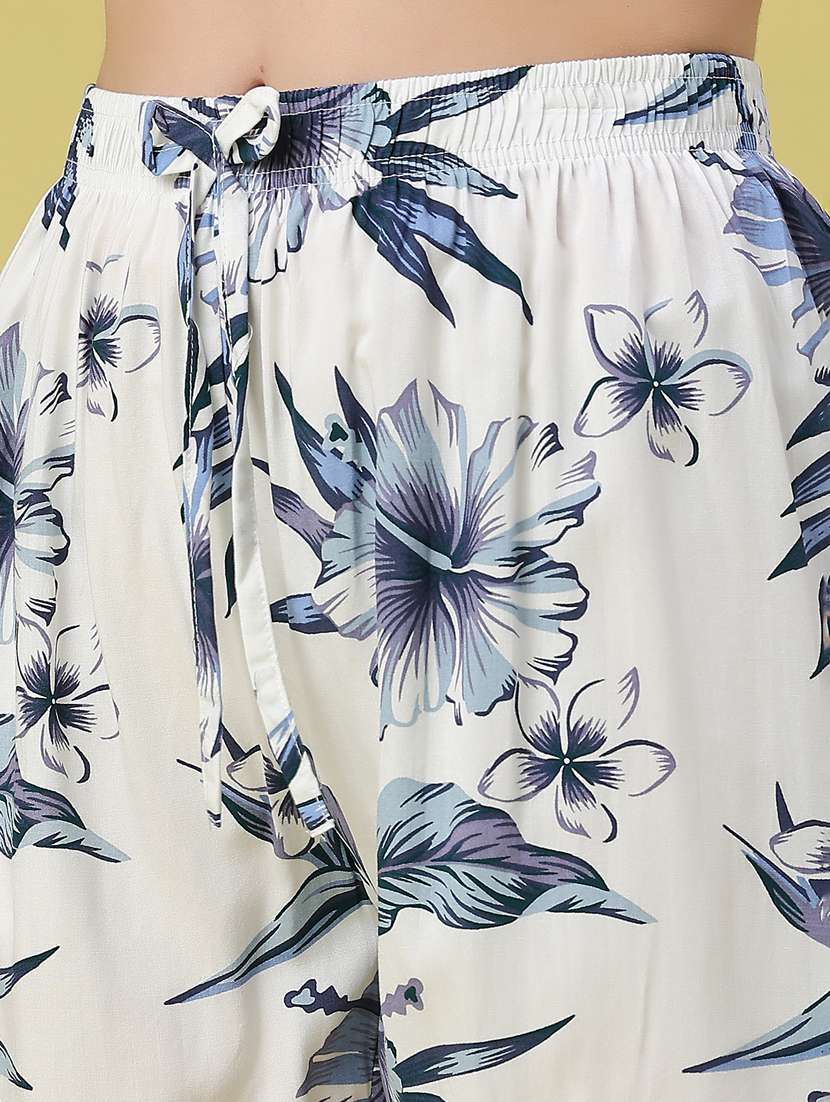 women printed mid rise regular shorts - 22434481 -  Standard Image - 1