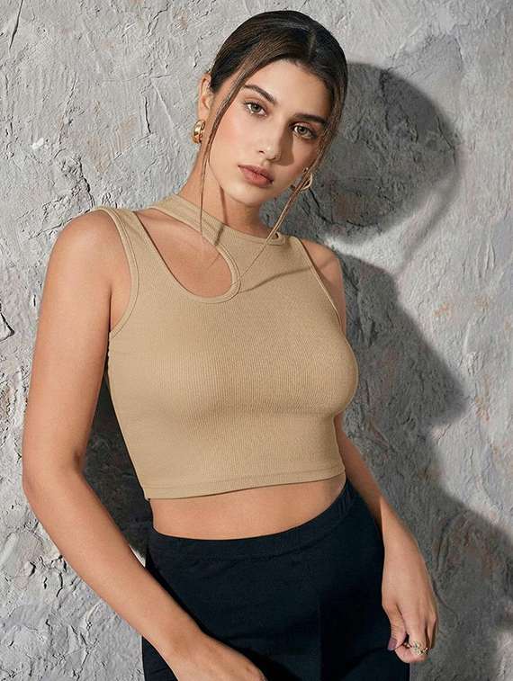 women solid sleeveless crop top