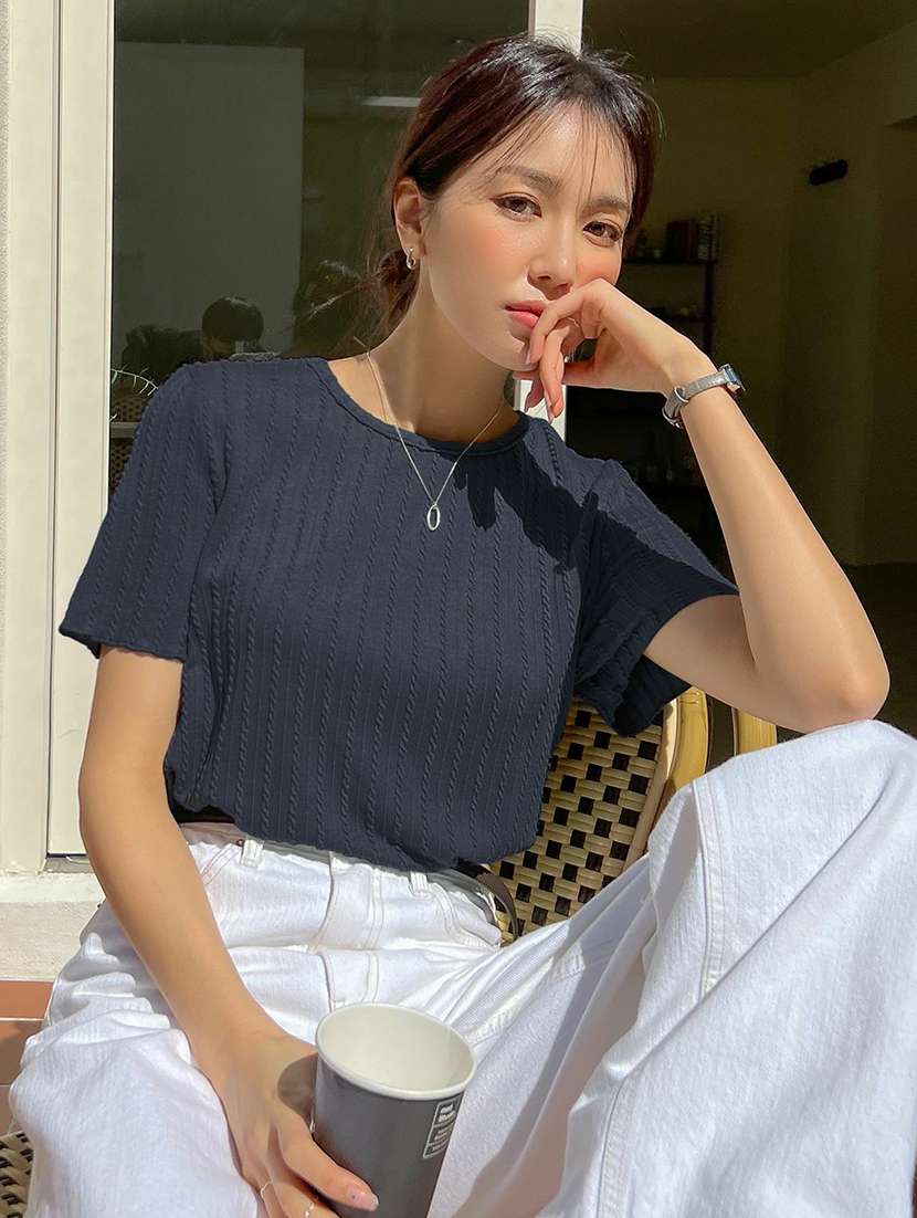 women self designed short sleeve straight top