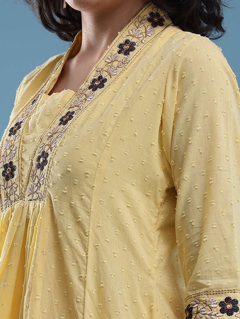 Women Embroidered Three Quarter Sleeves Kurta And Pant Set - 22439044 -  Standard Image - 1