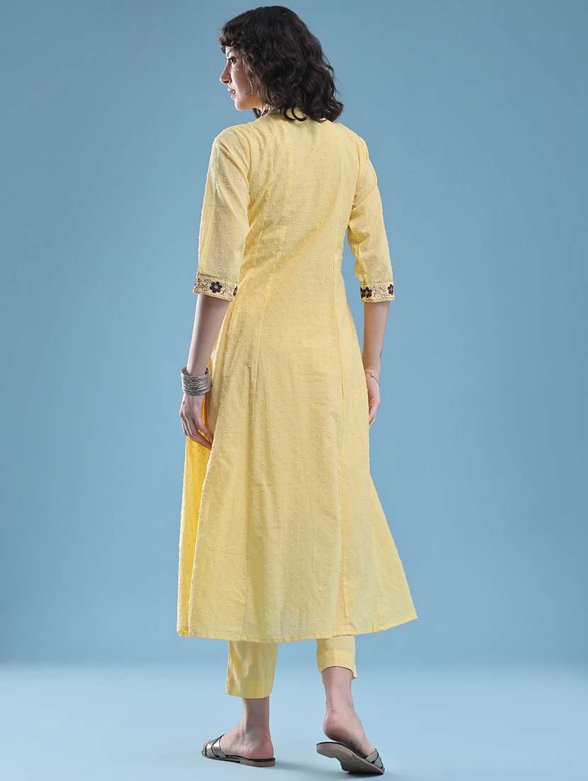 Women Embroidered Three Quarter Sleeves Kurta And Pant Set - 22439044 -  Standard Image - 4