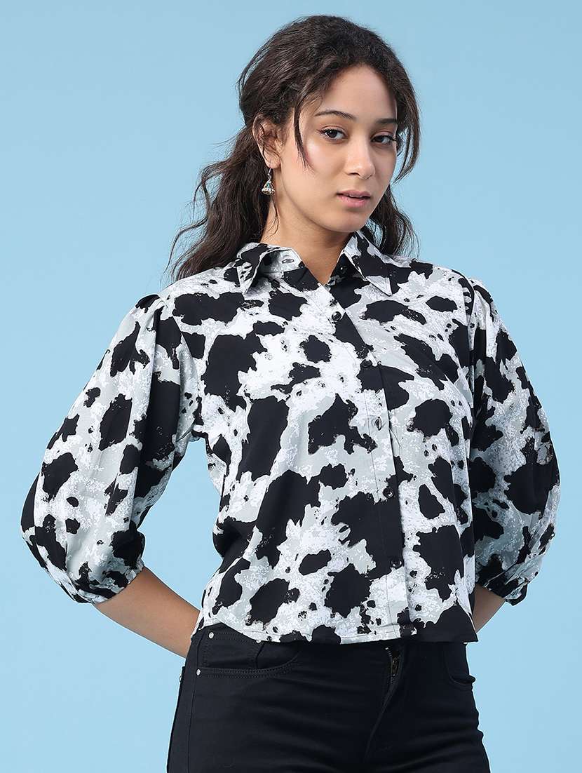 women printed three quarter sleeves collared shirt