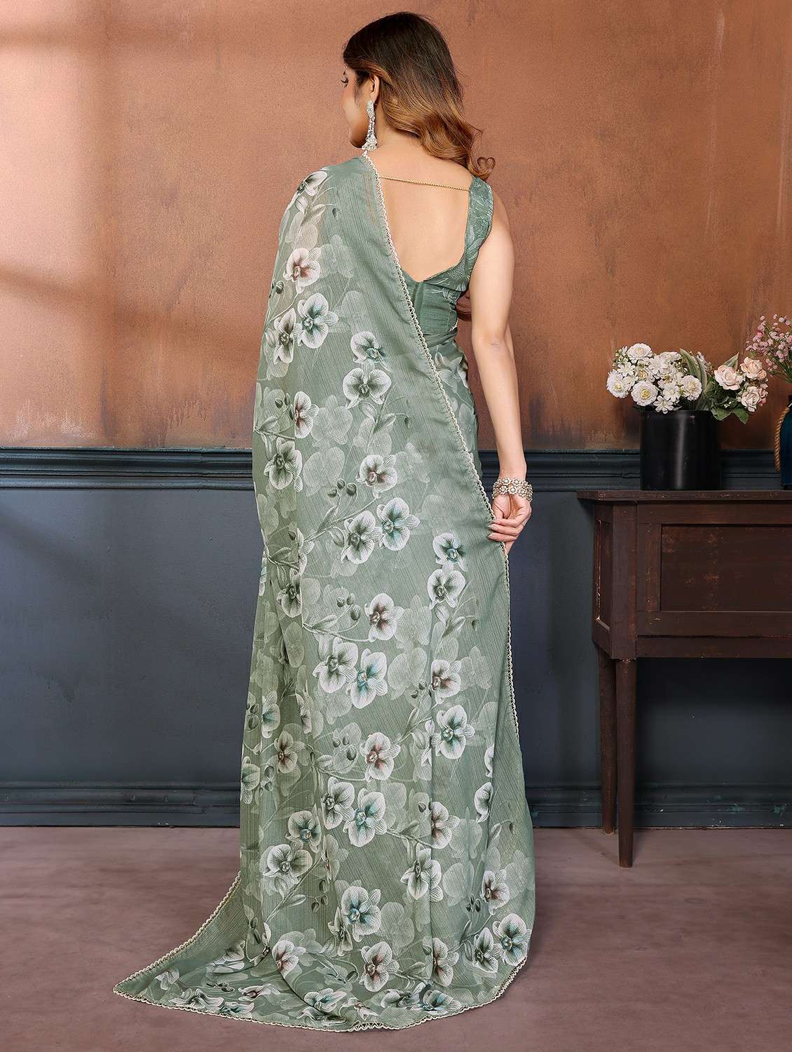 women floral printed saree with blouse - 22439667 -  Standard Image - 4