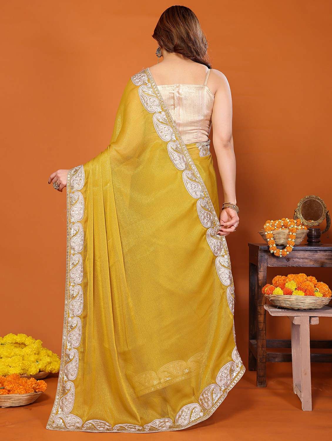 women solid with bordered saree with blouse - 22439675 -  Standard Image - 4