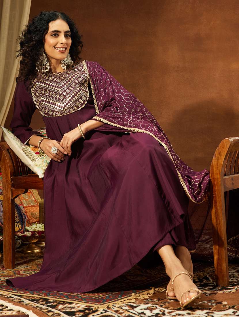 women purple kurta dupatta set - 22439863 -  Standard Image - 4