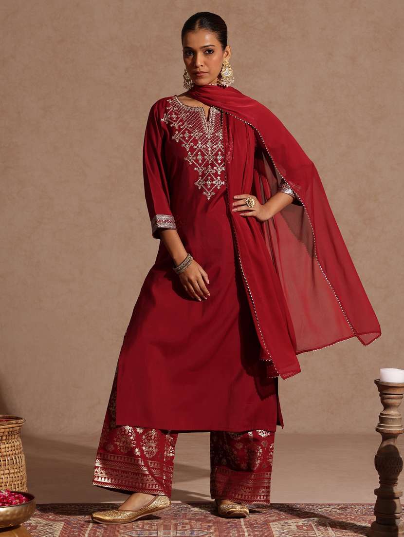 women maroon kurta dupatta set