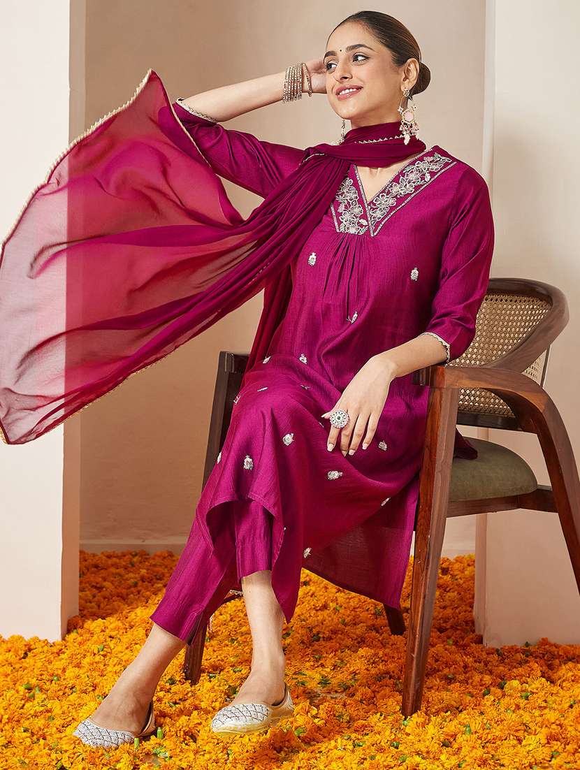women pink kurta dupatta set - 22439889 -  Standard Image - 4
