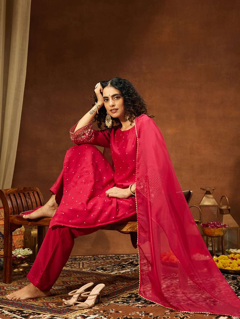 women pink kurta dupatta set - 22439892 -  Standard Image - 4