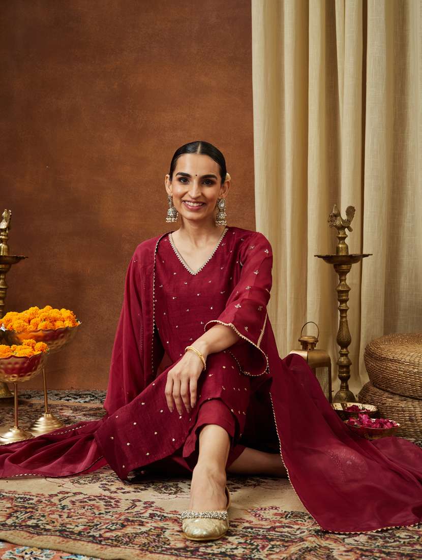 women maroon kurta dupatta set - 22439893 -  Standard Image - 4