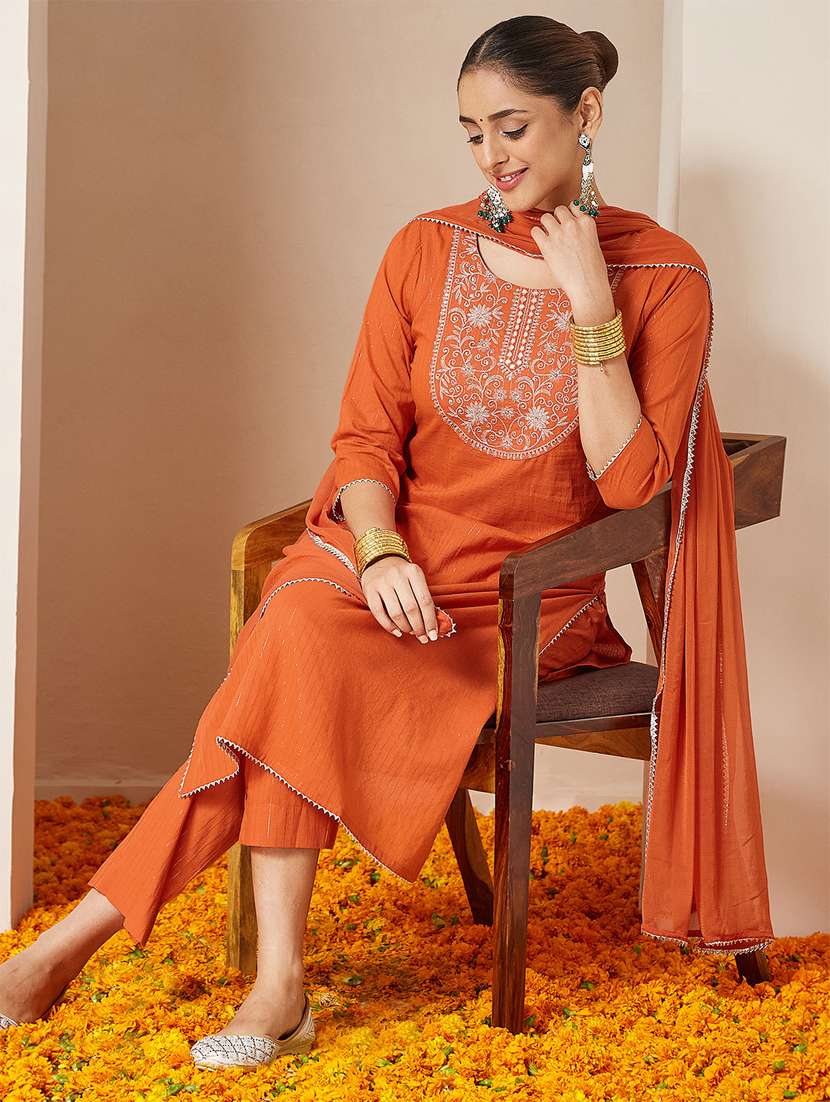 women orange kurta dupatta set - 22439910 -  Standard Image - 4