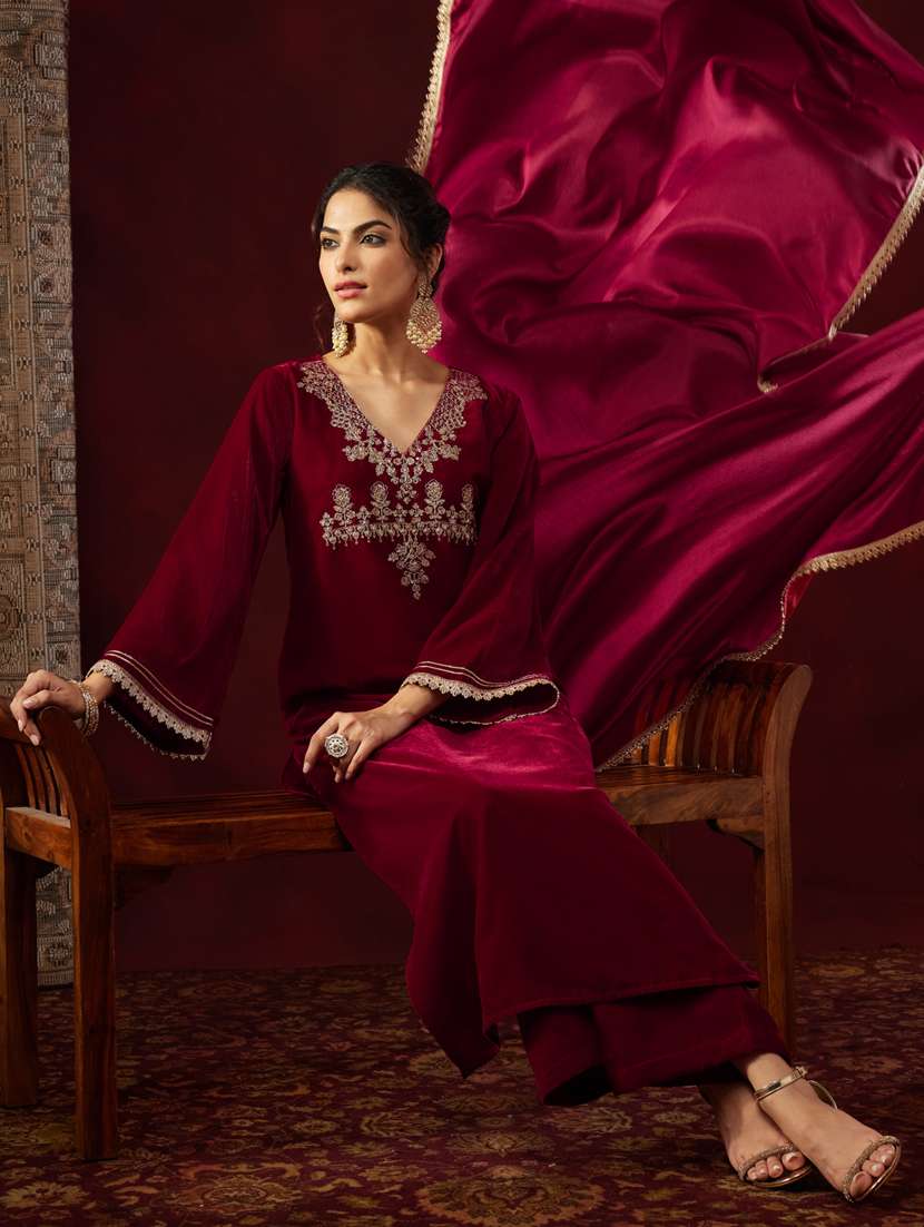 women red kurta dupatta set - 22439915 -  Standard Image - 4