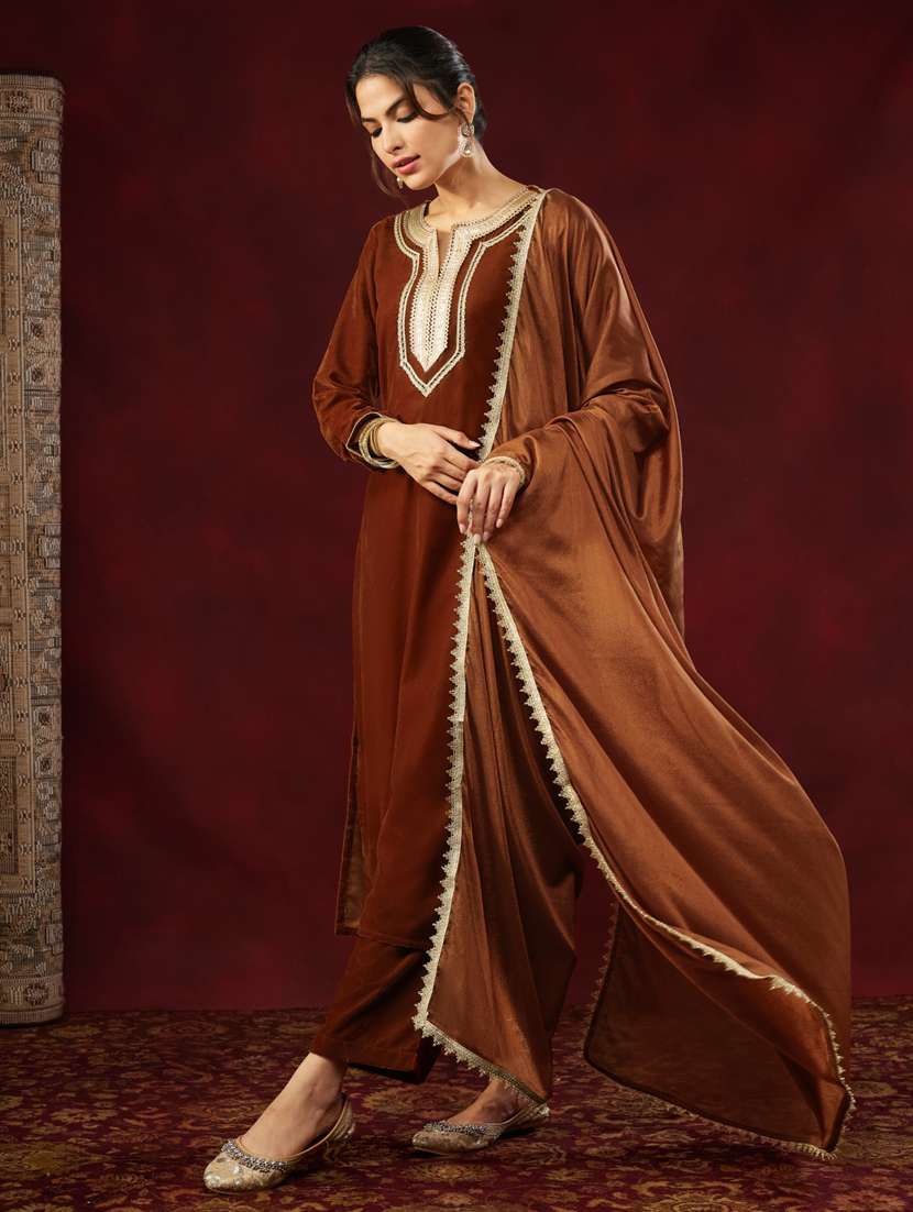 women three quarter sleeve kurat and pant with dupatta set - 22439928 -  Standard Image - 4