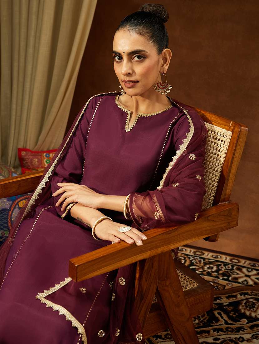 Women Three Quarter Sleeve Kurat And Pant With Dupatta Set - 22439937 -  Standard Image - 1