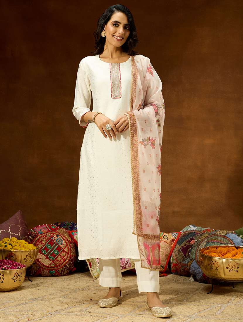women off white kurta dupatta set