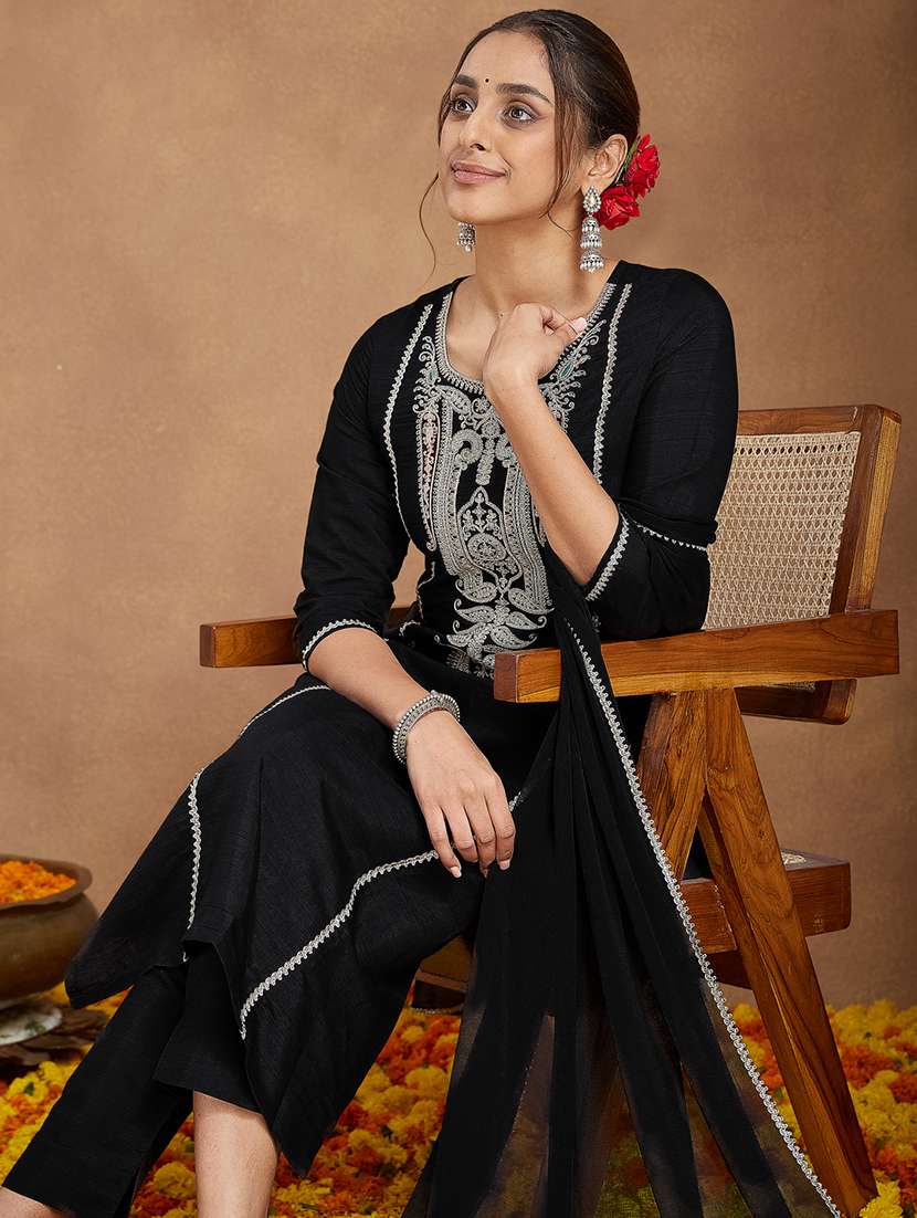 women black kurta dupatta set - 22439973 -  Standard Image - 4
