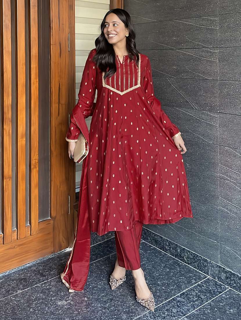 women maroon kurta pant set - 22439999 -  Standard Image - 4