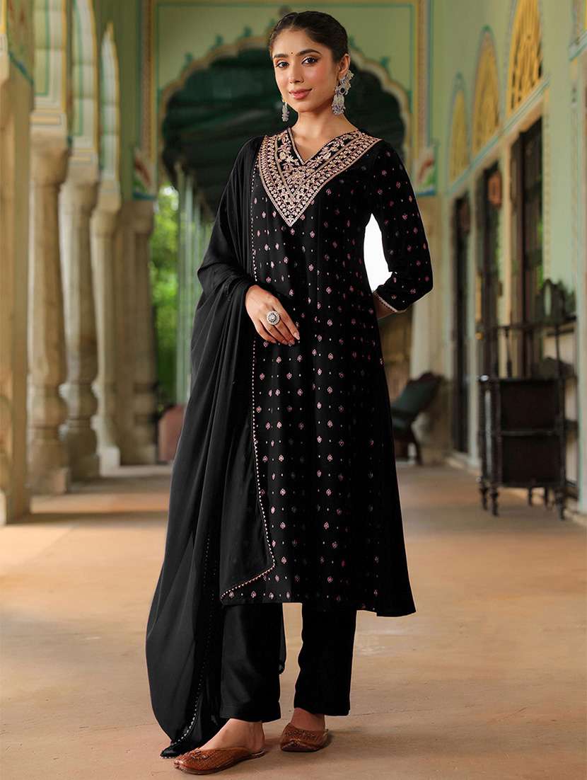 women black kurta dupatta set