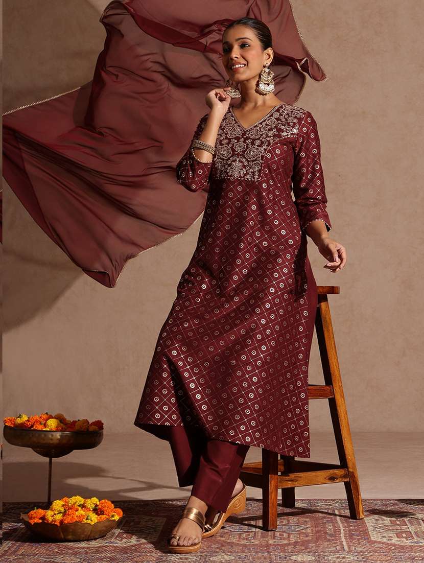 women maroon kurta dupatta set