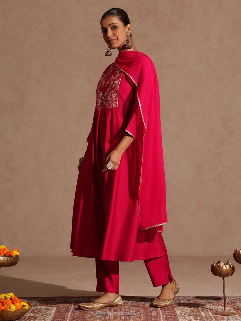women pink kurta dupatta set - 22440047 -  Standard Image - 4