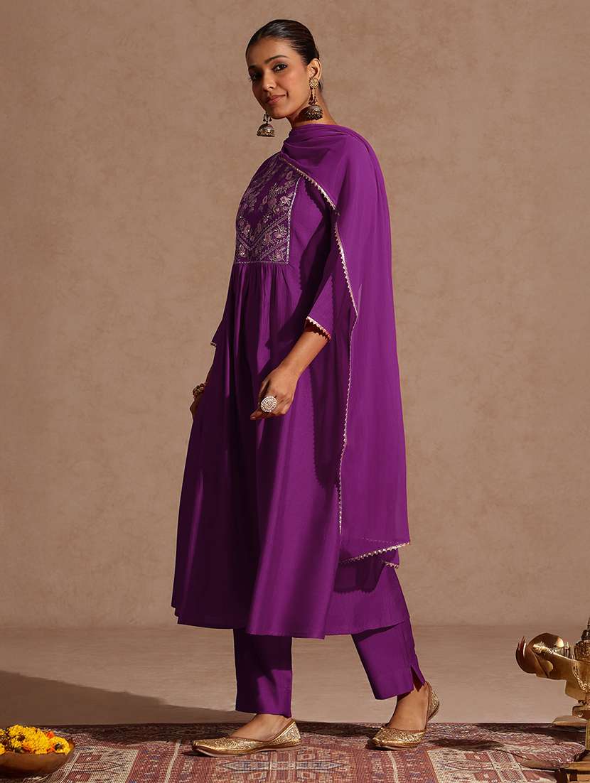 women purple kurta dupatta set - 22440048 -  Standard Image - 4