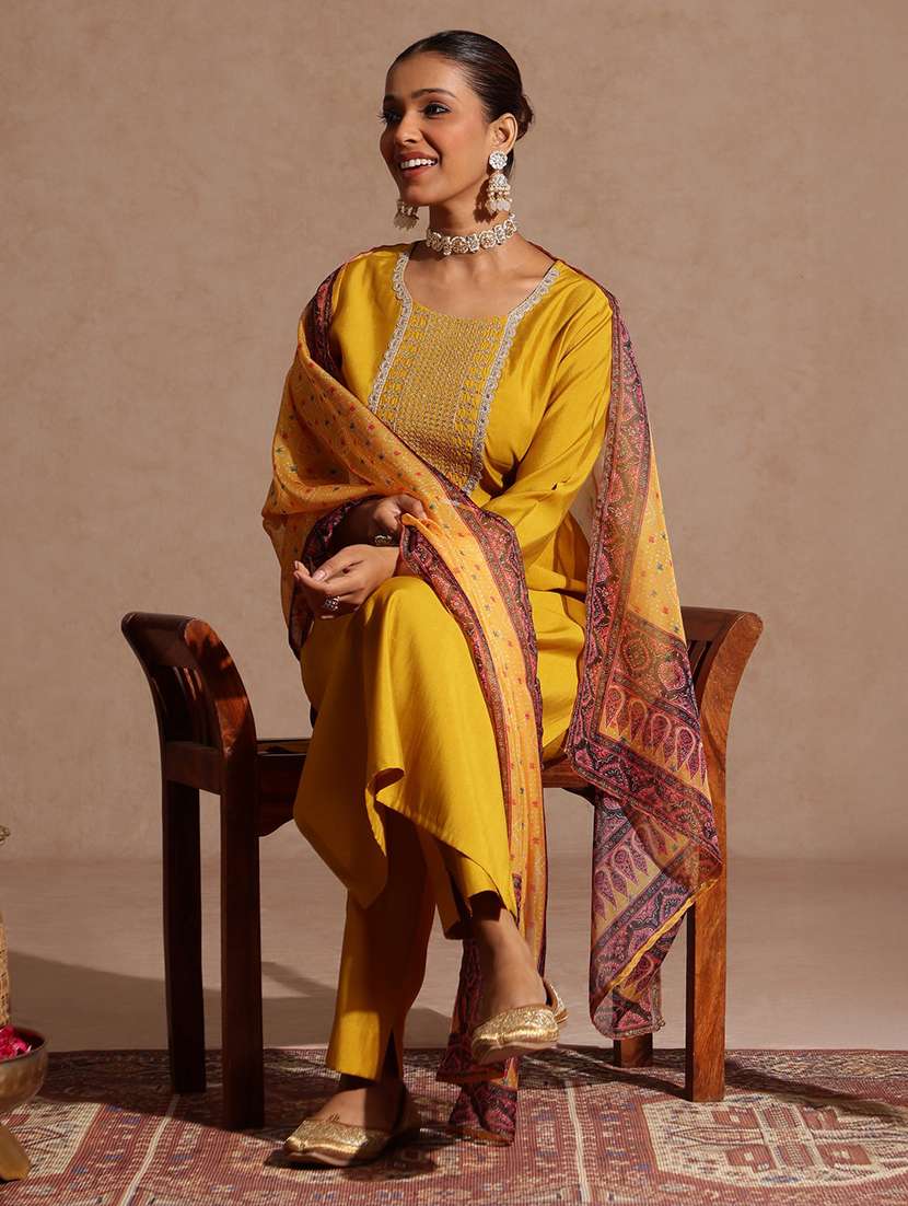 women yellow kurta dupatta set - 22440074 -  Standard Image - 4