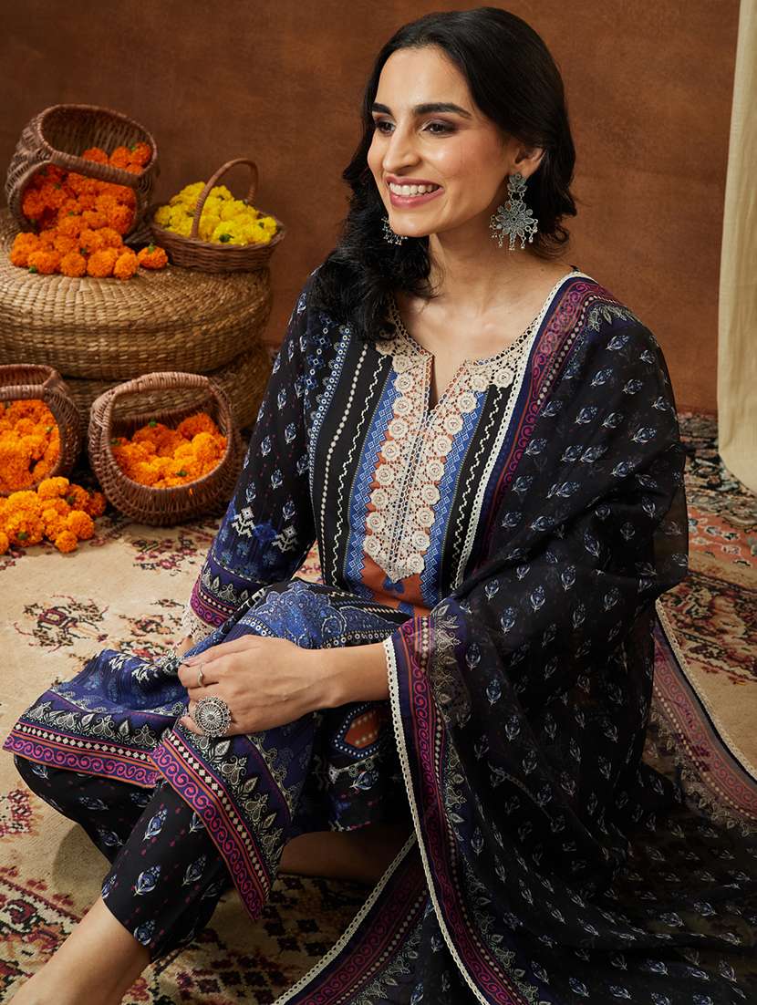 women black kurta dupatta set - 22440079 -  Standard Image - 1