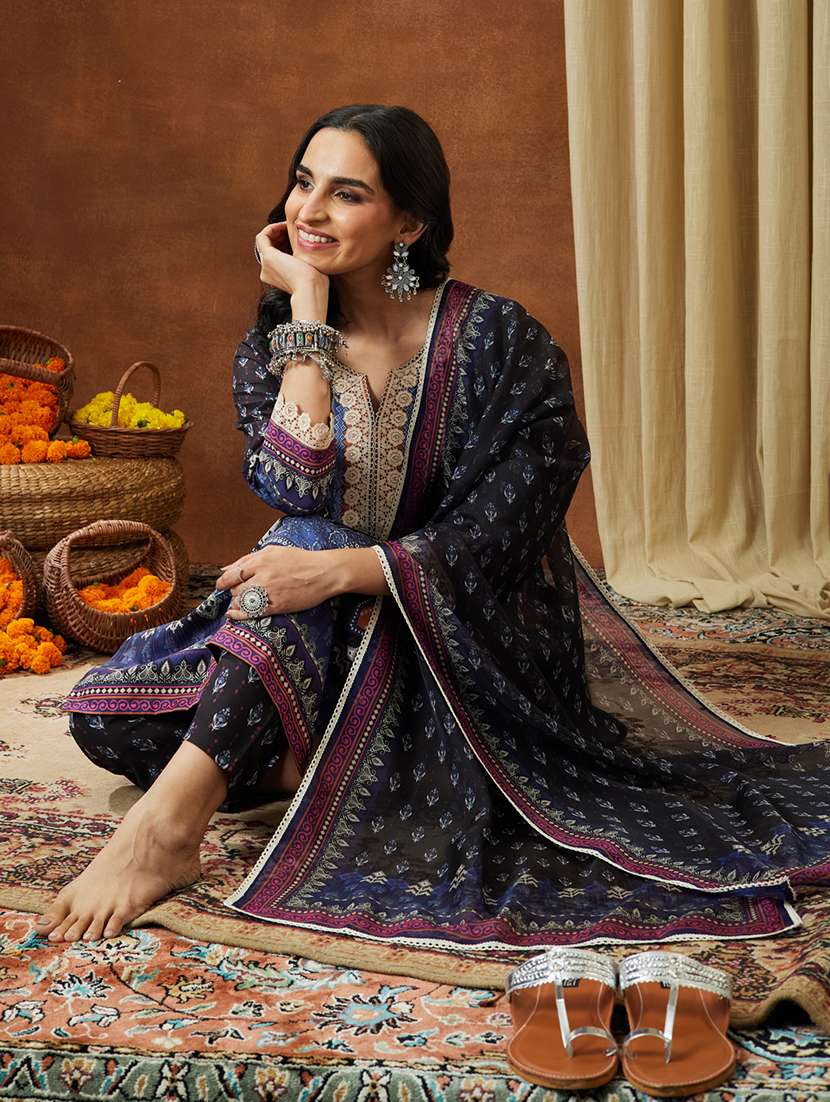 women black kurta dupatta set - 22440079 -  Standard Image - 4