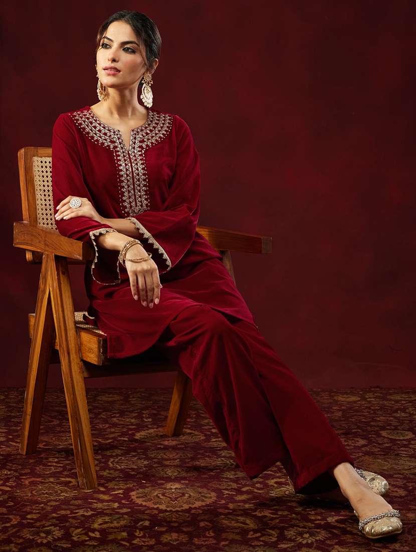 women maroon co-ord set - 22440093 -  Standard Image - 4
