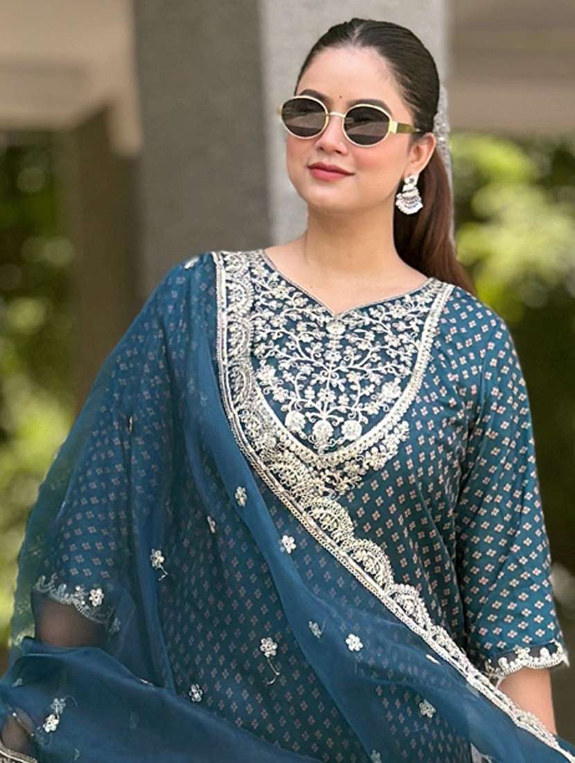 Women Printed Three Quarter Sleeve Kurta Pant With Dupatta Set - 22440117 -  Standard Image - 1