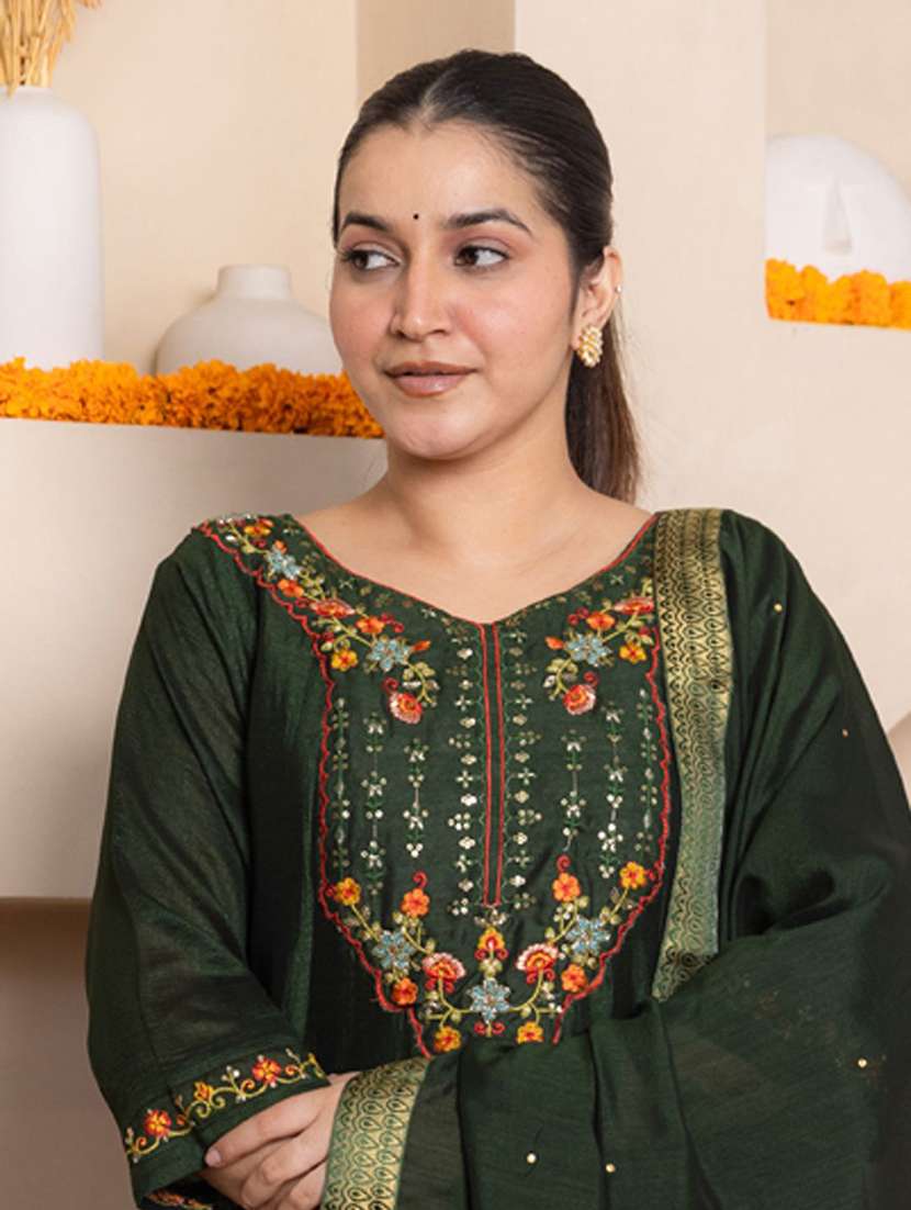 women green kurta dupatta set - 22440199 -  Standard Image - 1