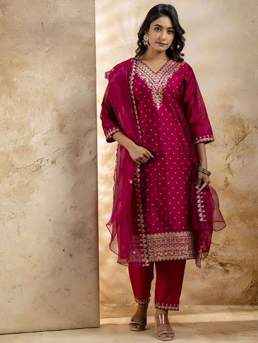 women self design red kurta dupatta set