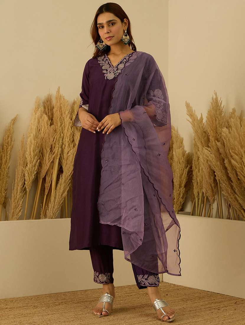 women purple kurta dupatta set