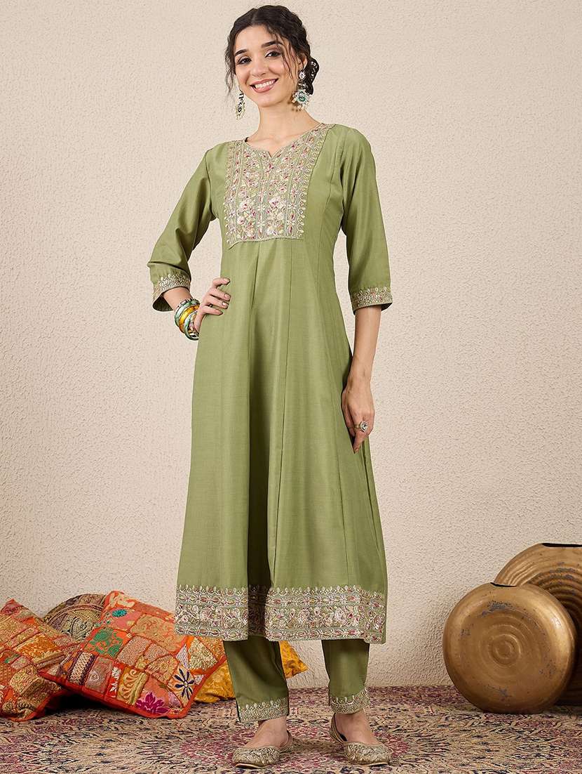 women green kurta dupatta set