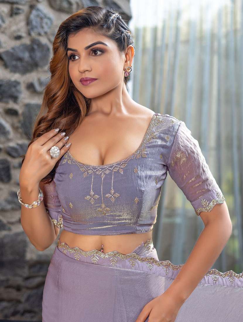 women solid with embellished bordered saree - 22442428 -  Standard Image - 4