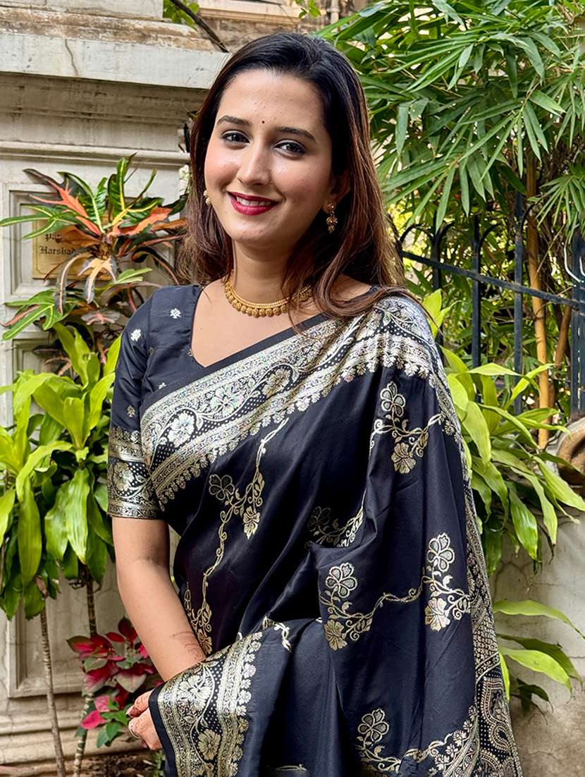 women self design banarasi saree with blouse - 22442944 -  Standard Image - 1